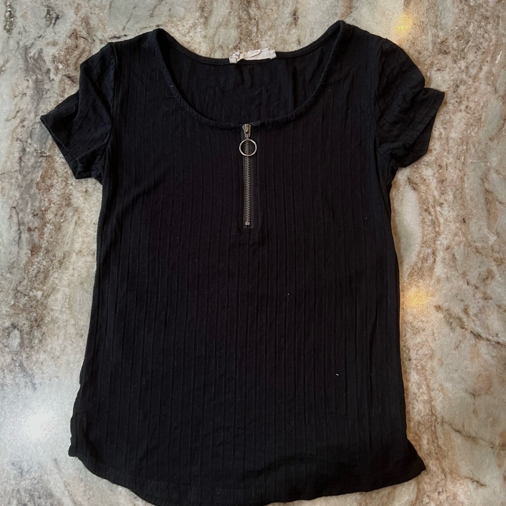 Working zip up black top. Pink Republic. Size XS-S.